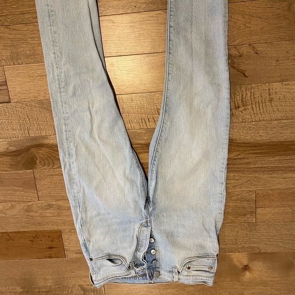 Levi’s 501 Skinny Fit Light Wash W28 x L28 Wedgie - Picture 7 of 11